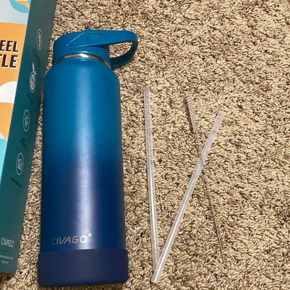 CIVAGO Water Bottle 40 ounces 3 lids - Picture 3 of 11